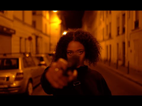 Julia - Épisode 1 [Chambre 6 - Karma] Clip-Métrage
