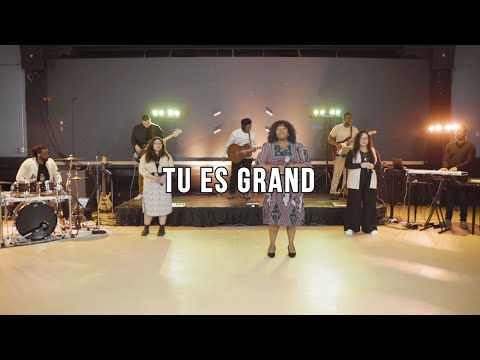 Tu es grand (live) - Olivia Ouedraogo (Clip Officiel)