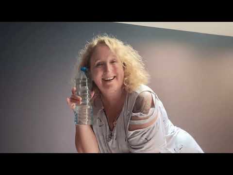 Clip officiel Une amie un étranger