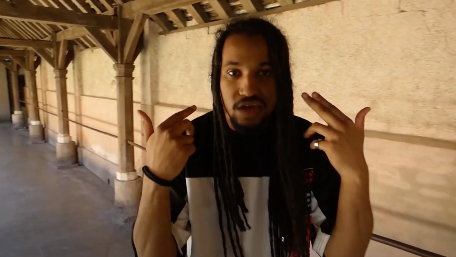 photo de Djigui Blaster est très Sombre dans son nouveau clip