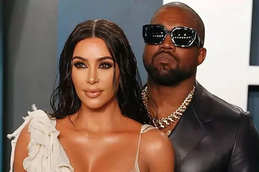 Photo de Kanye West craque et montre des photos intimes de Kim Kardashian aux employés d’Adidas