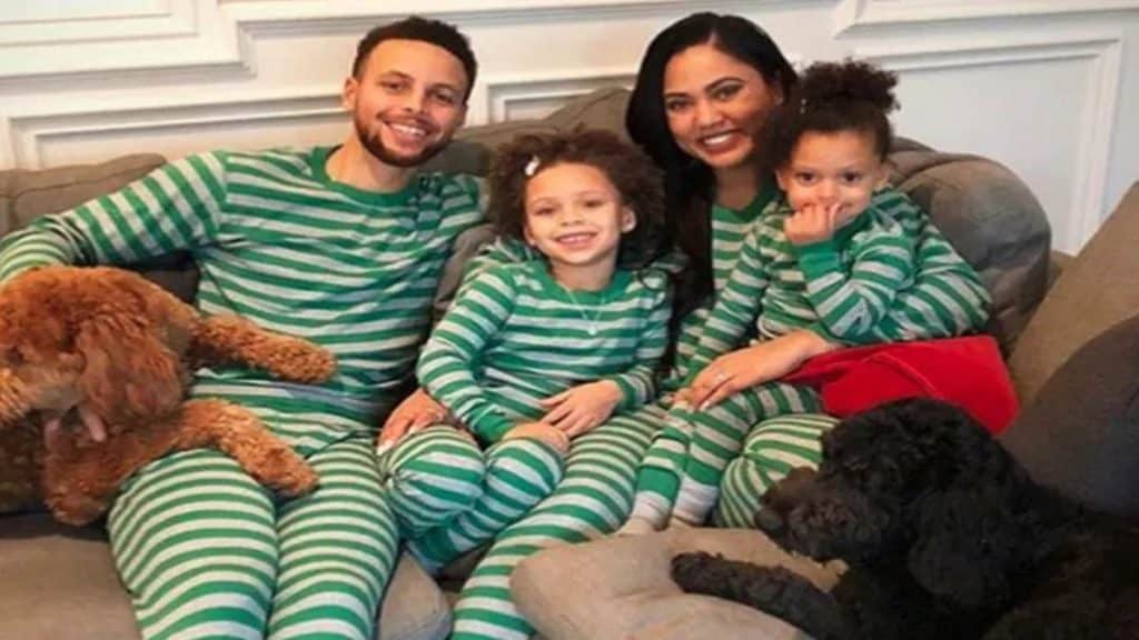 Photo de Ces familles de stars qui ont fait jouer le jeu du trend « Pyjama Party » pour Noel