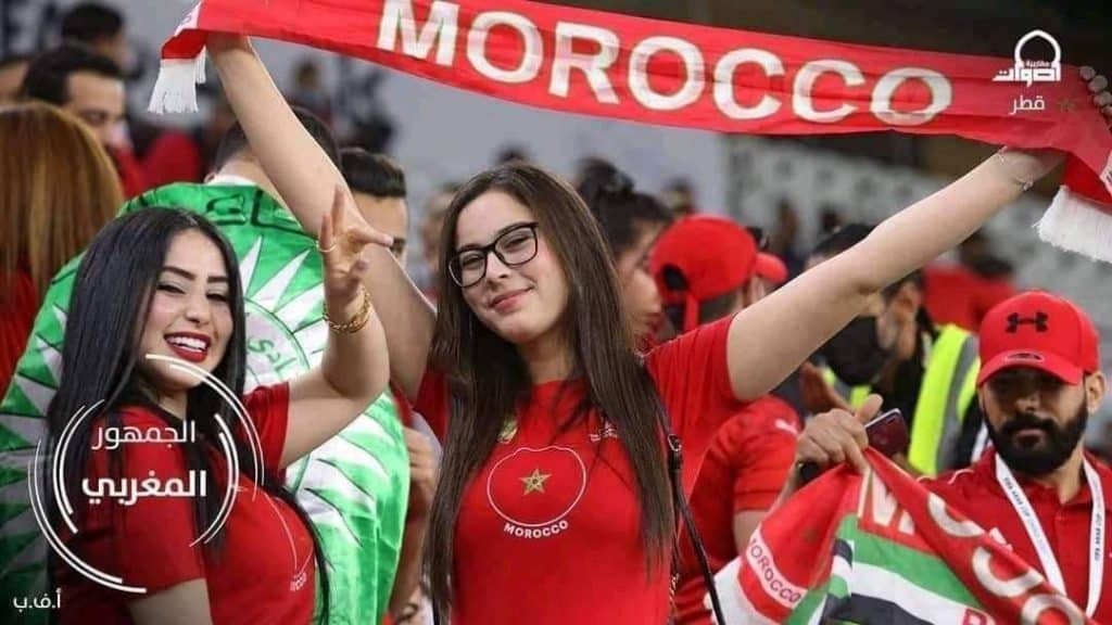 On commence avec ces deux jolies supportrices marocaines, présentes lors du match contre la Coatie.