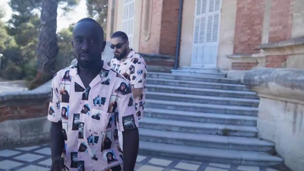 photo Leo est dans un gros Mood pour son nouveau clip