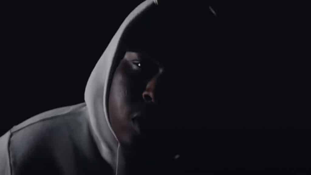 Sidy M, « Criminel » malgré lui dans son nouveau clip photo Sidy M, « Criminel » malgré lui dans son nouveau clip