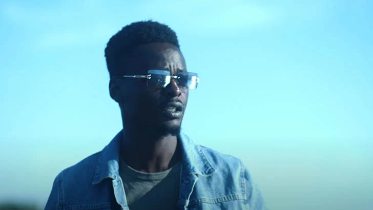 photo de Flawa vise en plein dans le mille avec son nouveau clip Cible