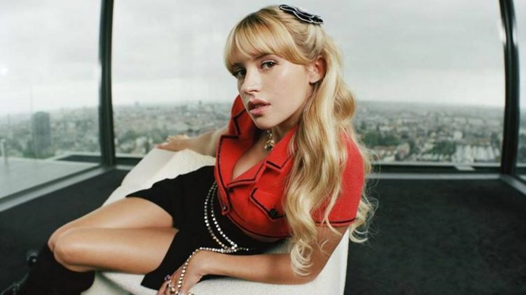 Photo de Angèle sème la panique chez ses fans en évoquant une certaine « Joséphine » sur scène à Paris