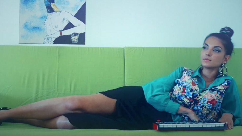 photo Pour ceux qui veulent y voir plus Clair, le nouveau clip d'ALBA vient de sortir...