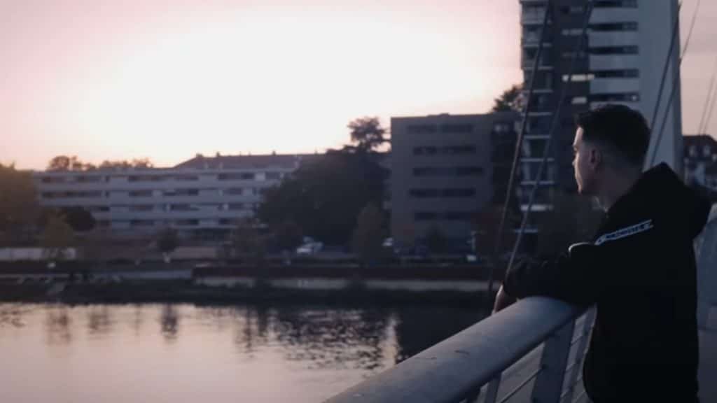 photo de AT'N voit les choses en grand pour son nouveau clip « CINEMA »