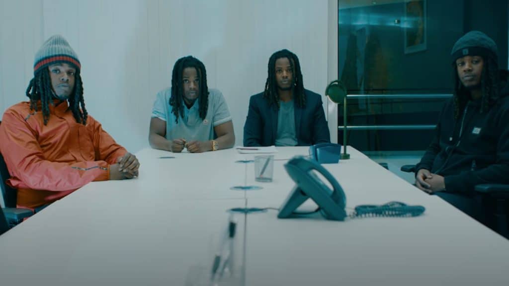 photo de Bruce converse avec lui-même pour son nouveau clip « Jarod »