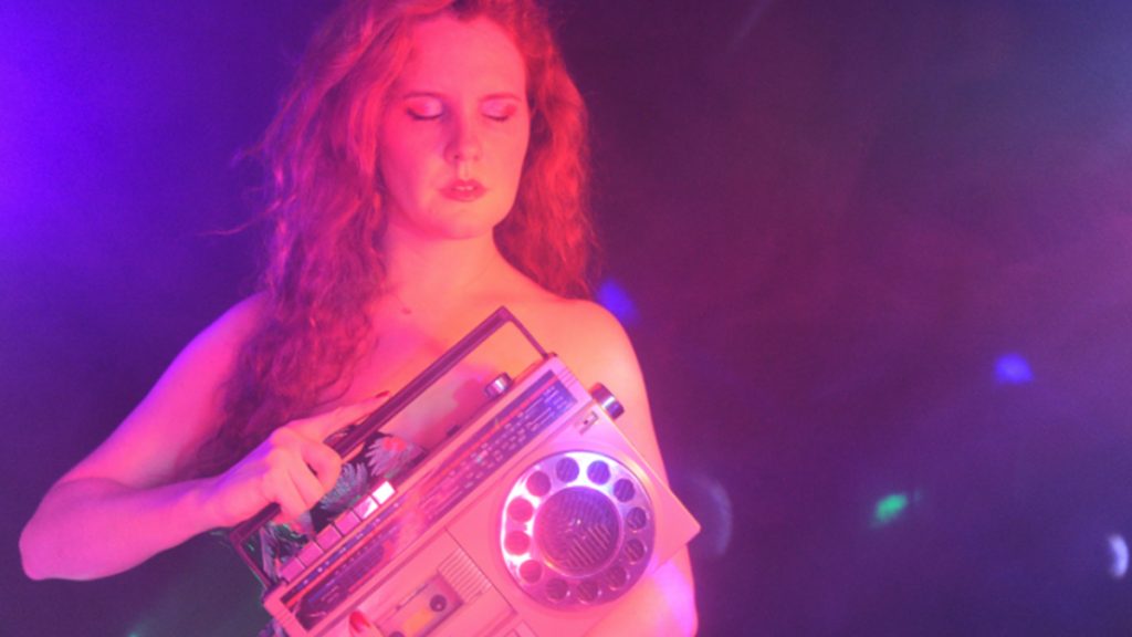 Chloé Deroy se laisse aller en toute « Simplicité » photo de Chloé Deroy se laisse aller en toute Simplicité