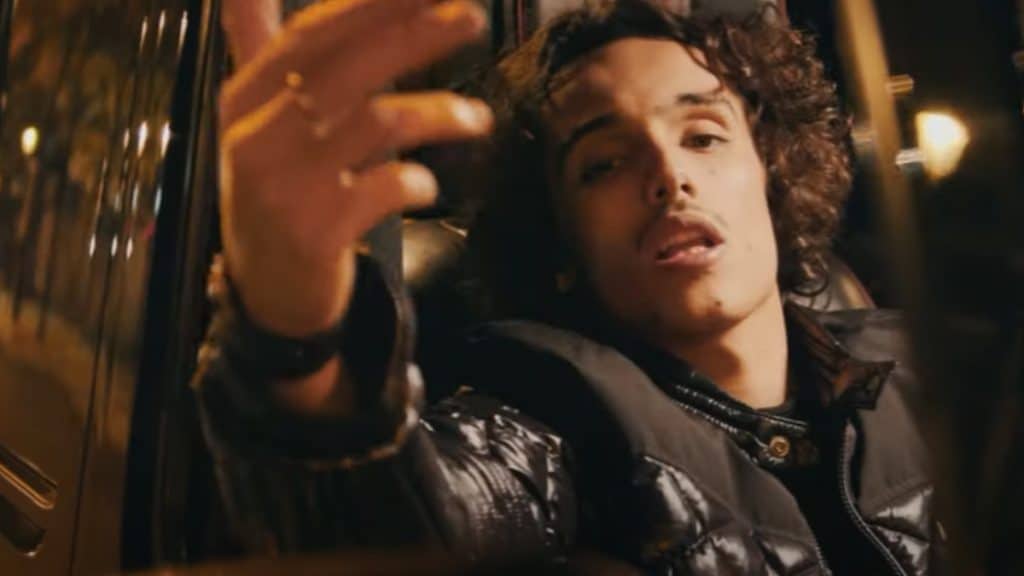 photo de Layen vous attend « DE L'AUTRE CÔTÉ DU PÉRIPH' » pour son nouveau clip