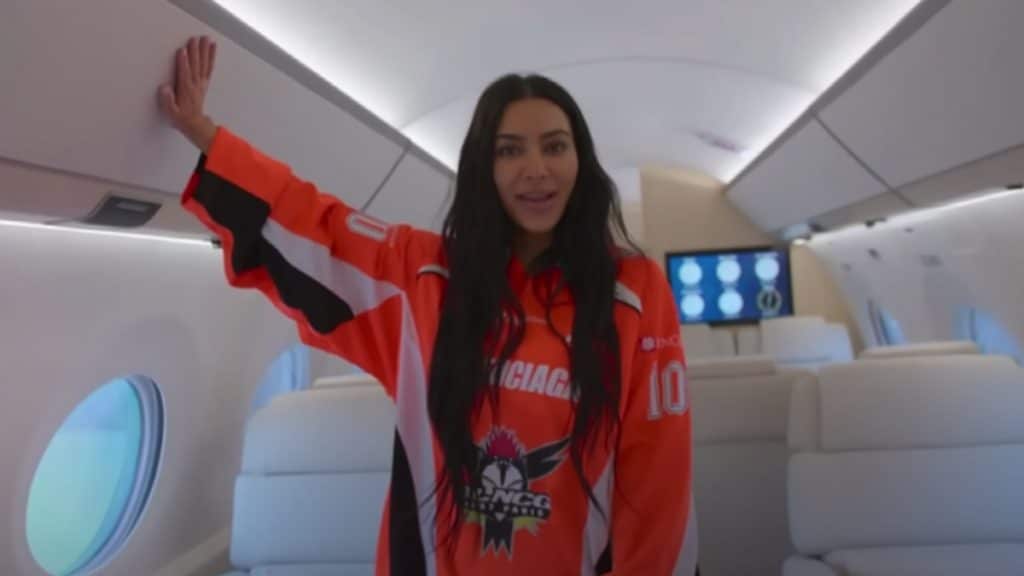 photo de Le jet privé de Kim Kardashian vient de se poser à Nice, et il n'est pas passé inaperçu...