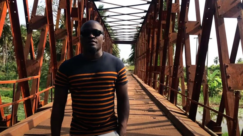 photo de MOUTA nous montre Le chemin dans son nouveau clip