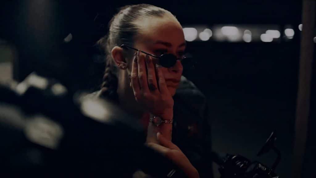 photo de Plongez dans « C'est plus pareil », le nouveau clip grandiose de Gisèle