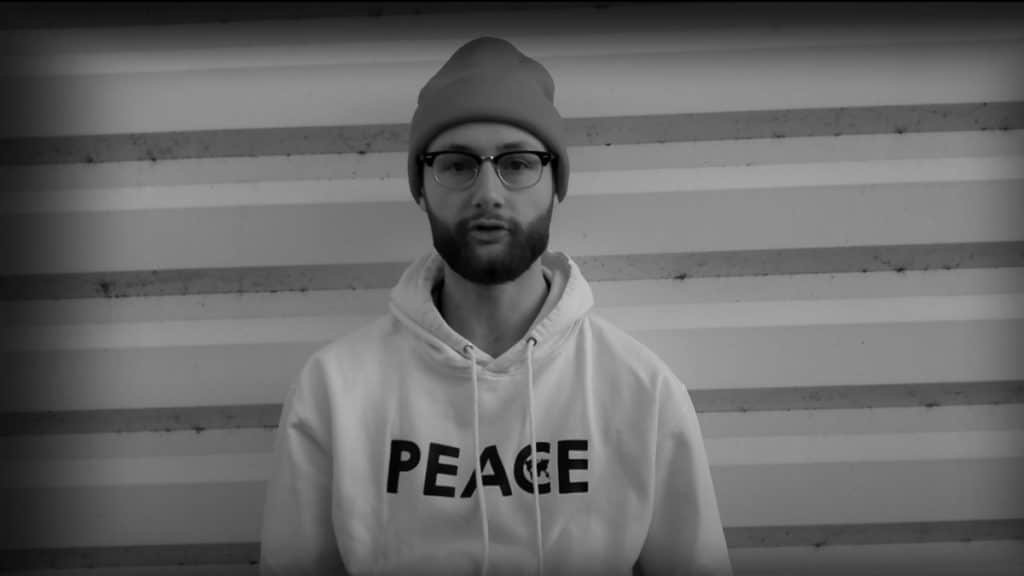 photo de AMSY dit « Merci », dans un titre planant