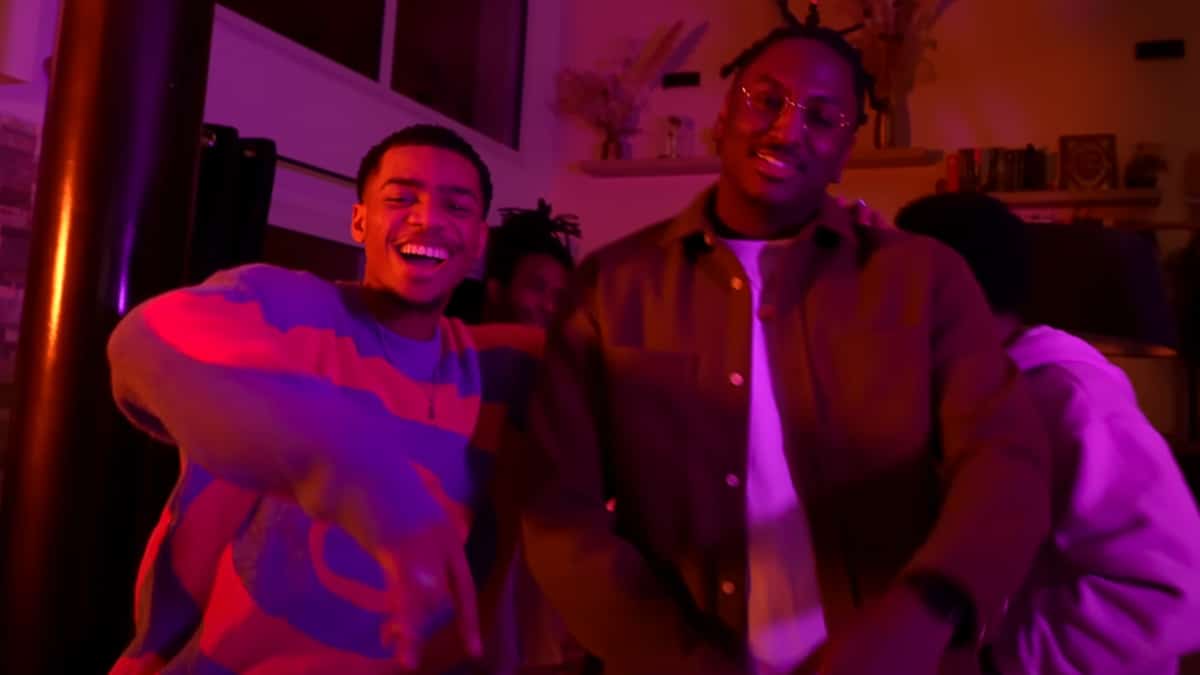 Akram Rig Akram', prêt à « Jouer » dans son nouveau clip