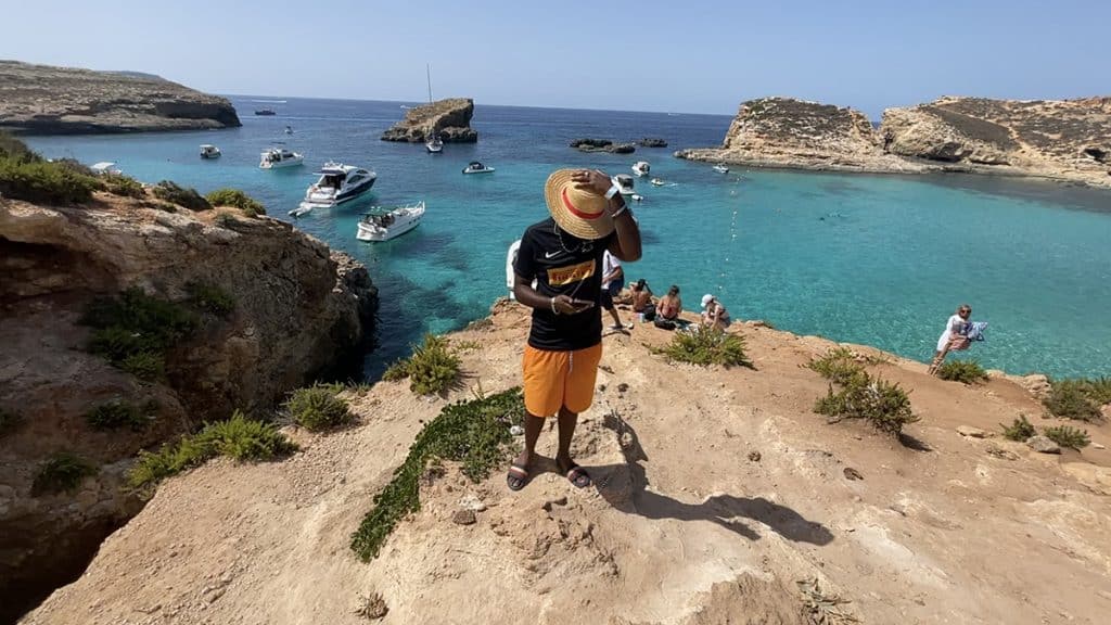 photo de BabZ C4 en mode Aventador pour son nouveau clip