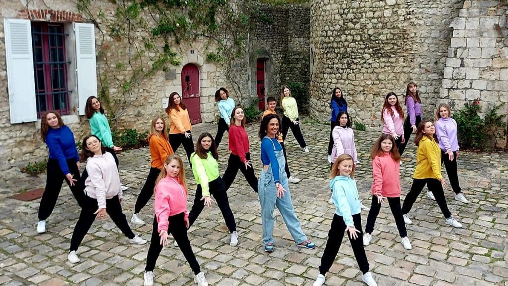 photo de « Fallait pas » passer à côté du nouveau clip de Chrystel Crys !