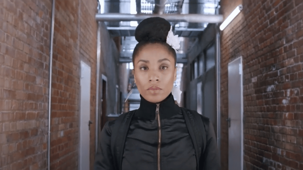 photo de La MC Anakin part À vide pour son dernier clip