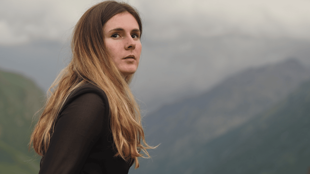 photo de Léni Wyona, envoutante pour son nouveau clip J'aime