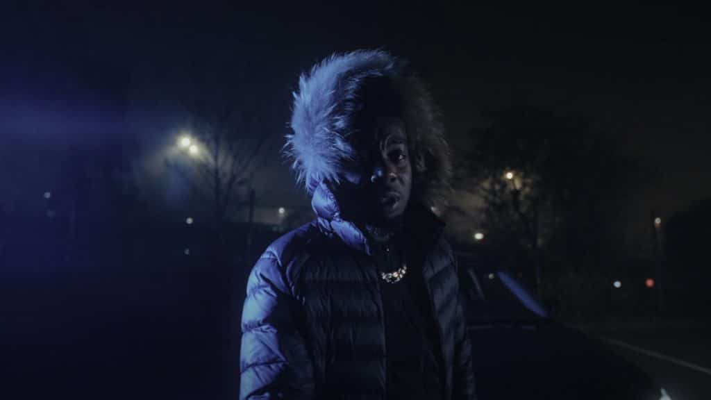 MESKOLILO en mode « MÉCRA » dans son nouveau clip photo de MESKOLILO en mode « MÉCRA » dans son nouveau clip