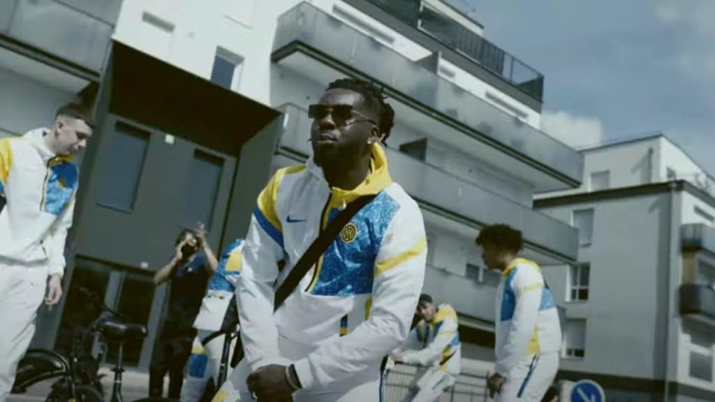 MESKOLILO met le faya, est-ce que « Tu vois » c’qu’on veut dire ? photo de MESKOLILO met le faya, est-ce que Tu vois c'qu'on veut dire ?