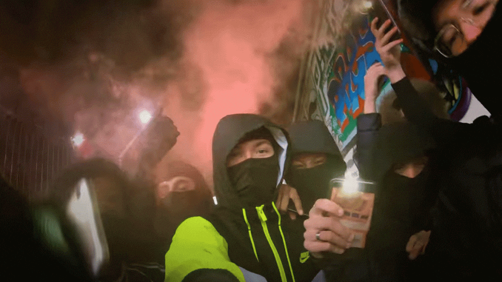 photo de Nitow, toujours entouré des siens dans C'est Nous