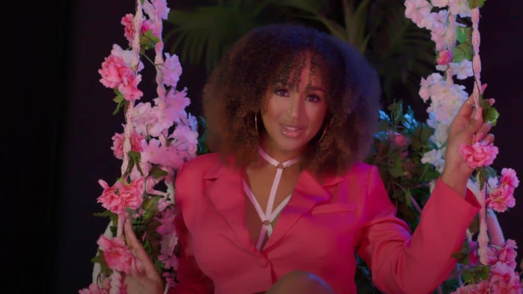 TITIAAH raconte sa love story dans son nouveau clip « Crois-moi »