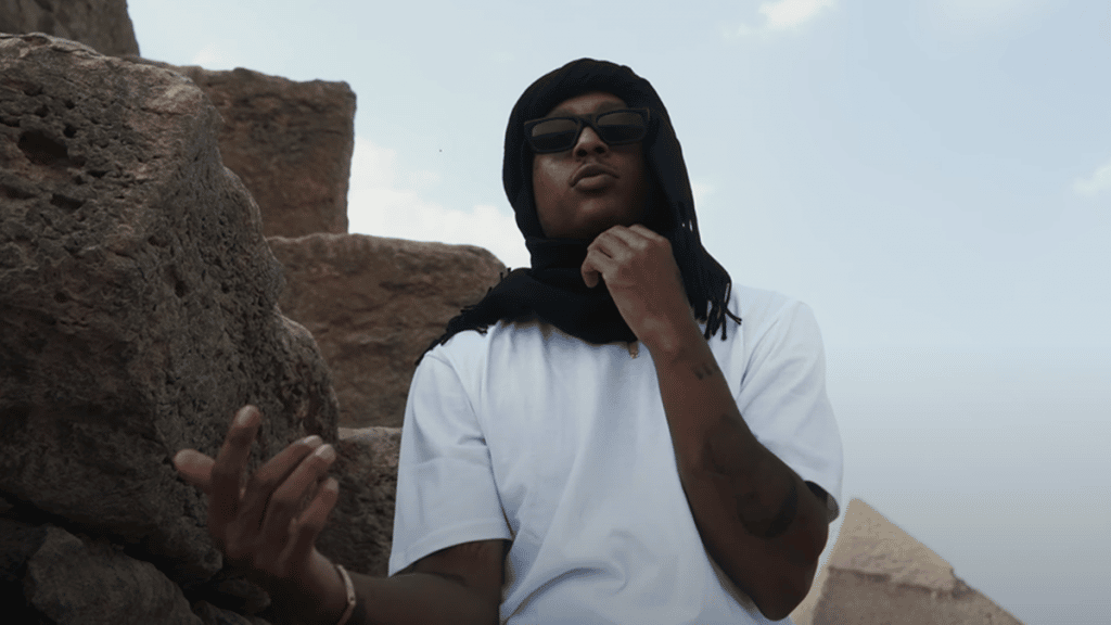 Photo de Ateyaba est enfin de retour avec le clip chamanique et mystique « ALC »