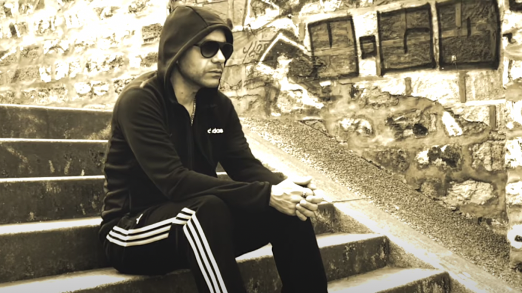 photo de Barange, dans les rues de Montpellier pour son nouveau clip