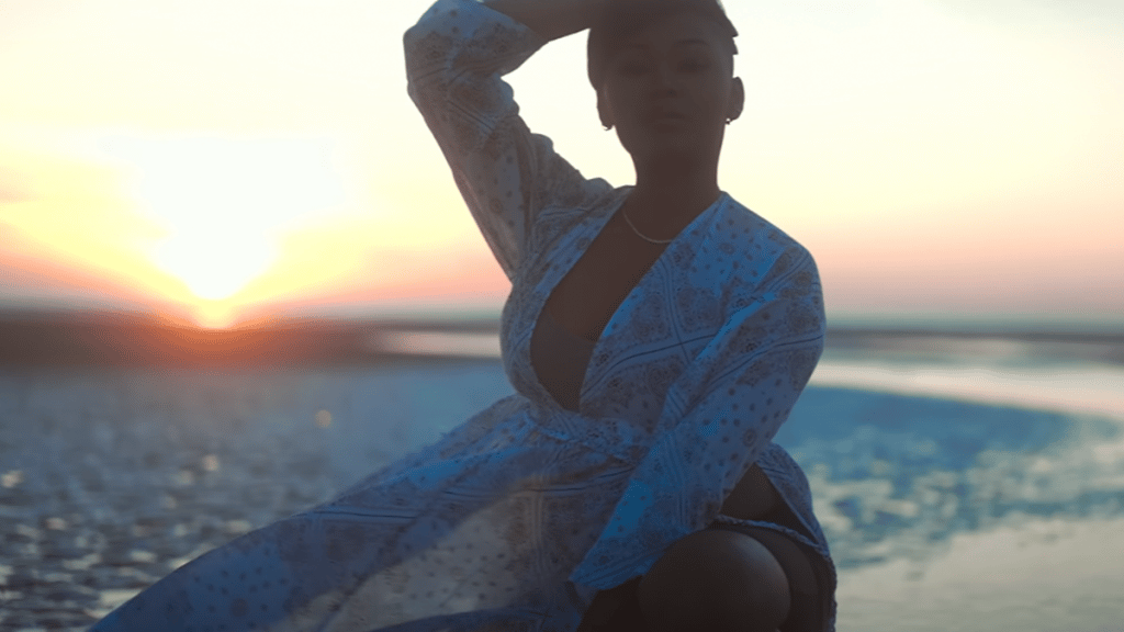 photo de Jessica Aire nous fait les yeux doux avec son nouveau clip « Papi »