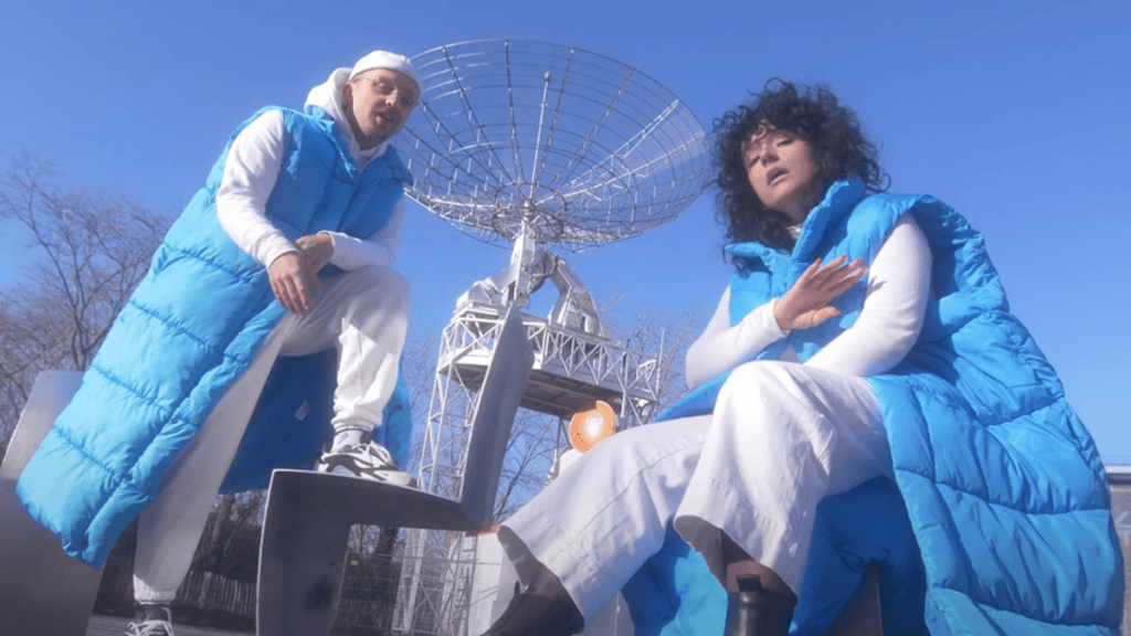 LAMUZGUEULE en mode « Pleins Phares » pour son nouveau clip photo de LAMUZGUEULE en mode « Pleins Phares » pour son nouveau clip