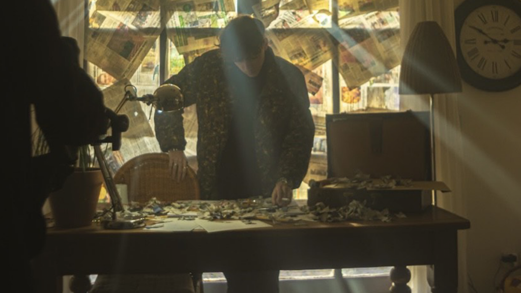 photo de Milou, les yeux rivés vers « MAUVAISE ÉTOILE »