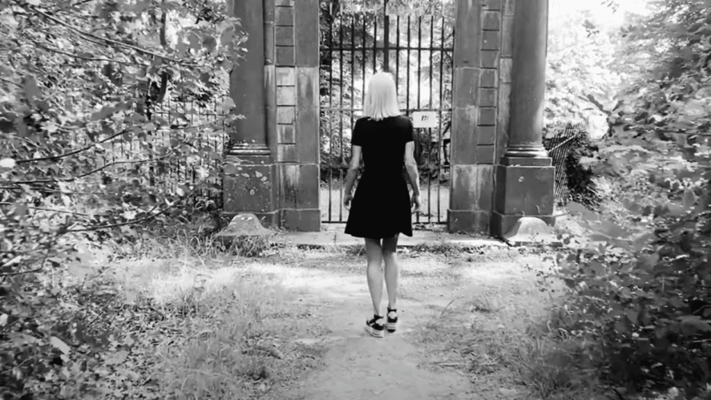 photo de Plongez dans « Fear », le nouveau clip trippant de Ena_K