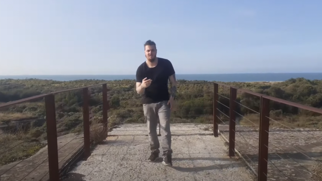 photo de Réveil difficile pour Corre Vz dans son nouveau clip Espérance