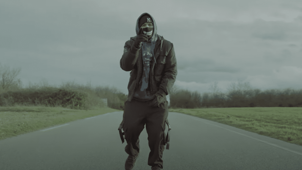 SELKA sature dans son nouveau clip « J’EN AI MARRE » photo de SELKA sature dans son nouveau clip « J'EN AI MARRE »