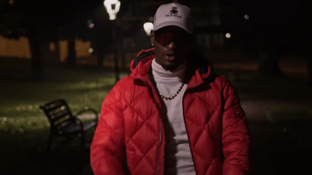 TOOMVÏ rappe au clair de lune pour son nouveau clip « Sommaire » photo de TOOMVÏ rappe au clair de lune pour son nouveau clip « Sommaire »