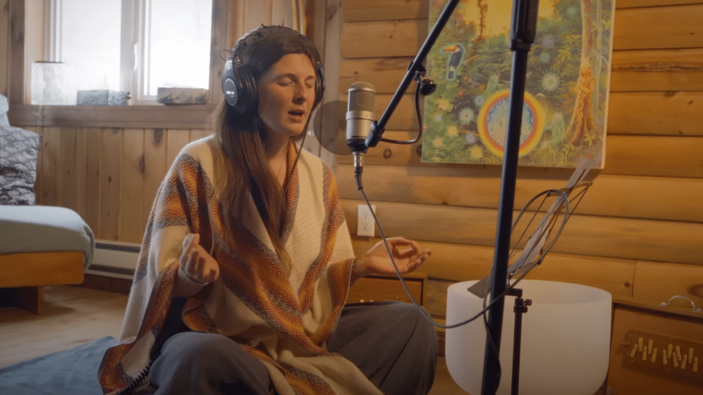 photo de Venusia Starchild retrouve son enfant intérieure pour son nouveau clip