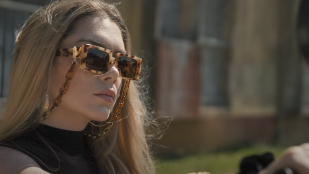 photo de Vous allez en prendre plein la vue avec « J'm'étais dit », le nouveau clip de B.Ivee