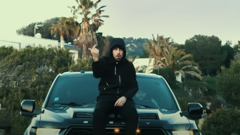 photo de Zeka, chaud-bouillant pour son nouveau clip « Magma »