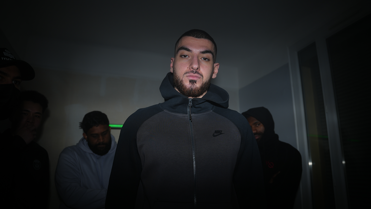 photo Ali.B met le feu à la prod' dans son nouveau clip « Pour me voir »