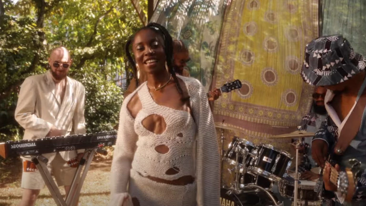 photo de Ann Shirley diffuse les bonnes ondes avec son nouveau clip « AYO »