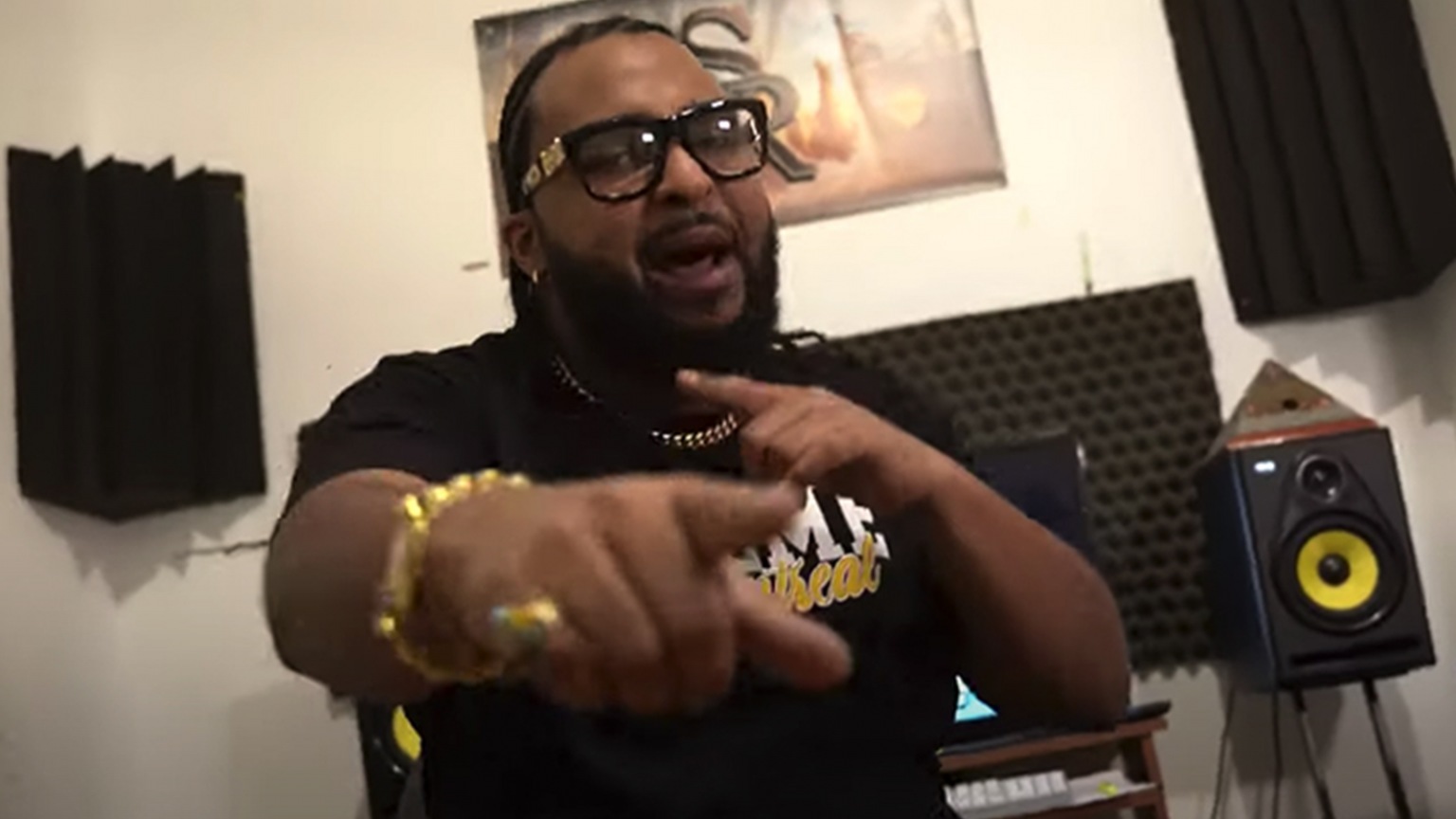 photo de Colossale, sur le point d'ouvrir la Boite de Pandore