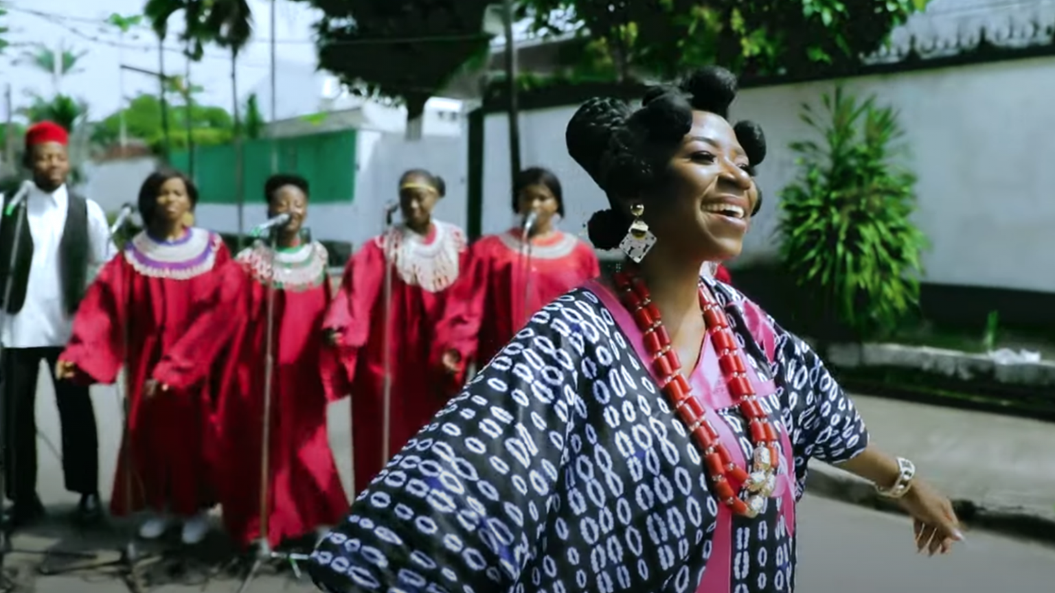 photo de Découvrez « Tiens ma main », le nouveau clip de AkuBai