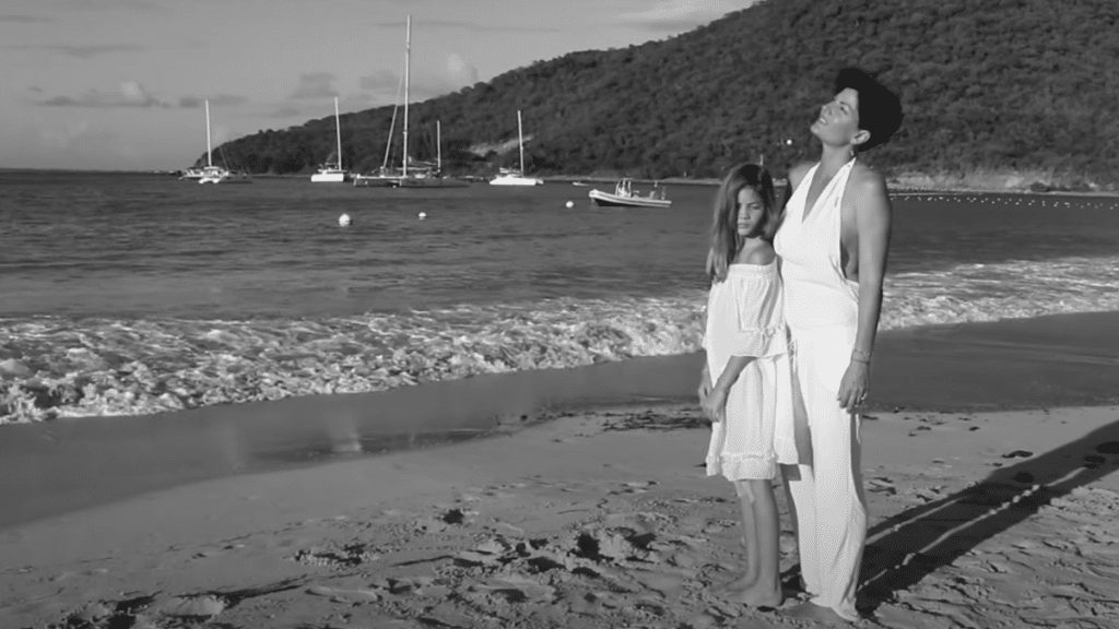 photo de Découvrez la POP rafraichissante de Madmoiselle Rose avec « Puisqu'on y est »