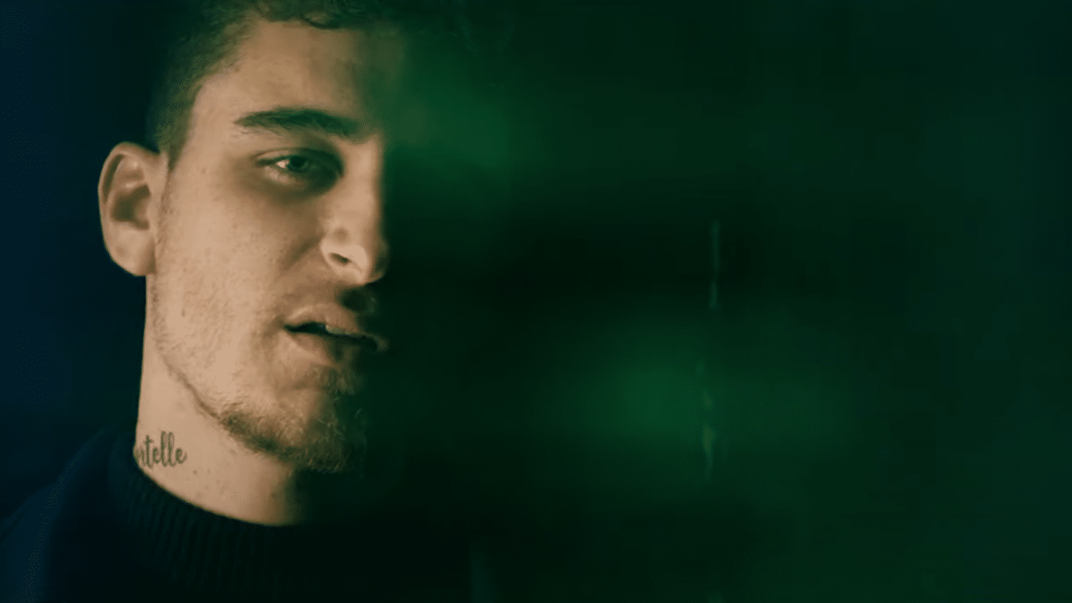 photo de Entrez dans la « LUMIÈRE VERTE » pour le nouveau clip de MERIM