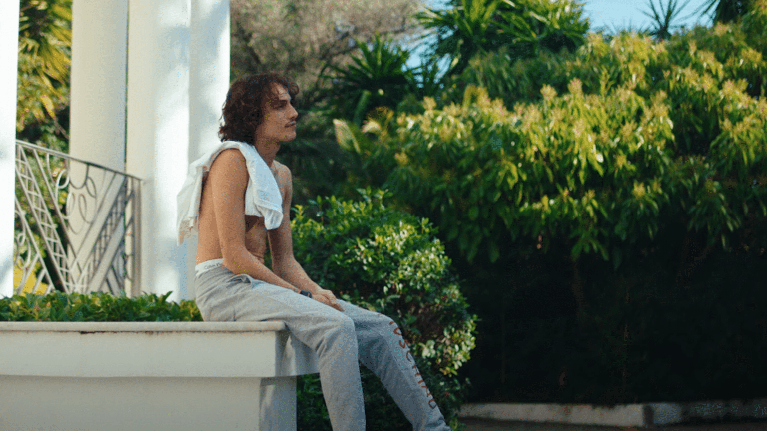 photo de Layen joue les « QATARI » pour son nouveau clip