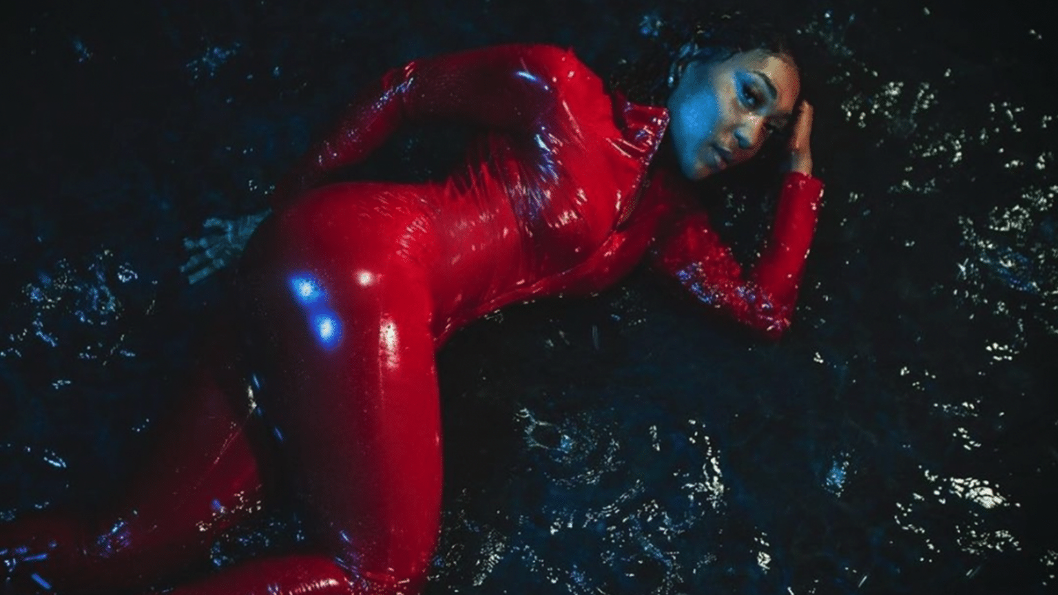 Marian Nous se fait remarquer suite à son premier EP « Le Rouge et Noir » photo de Marian Nous se fait remarquer suite à son premier EP « Le Rouge et Noir »