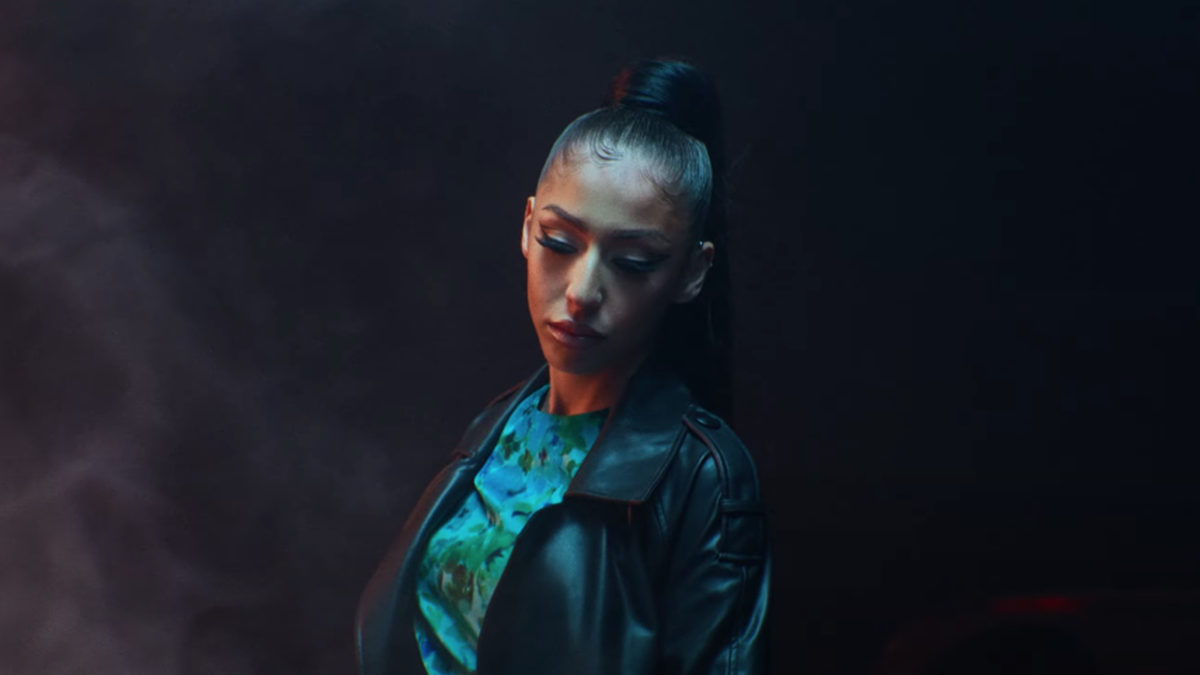 Nedjma nous montre « L'envers du décor » pour son nouveau clip